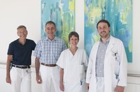 Das THS-Behandlungsteam mit (v.l.) Dr. Axel Börtlein, Prof. Dr. Guido Nikkhah, Dr. Gunde Hauke und Dr. Markus Miller