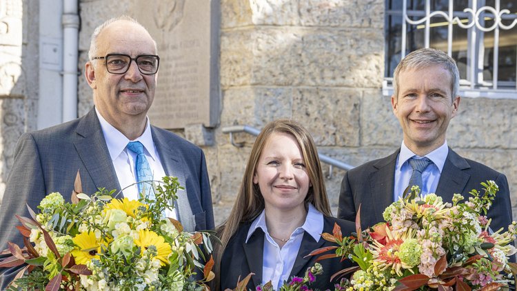 Dr. Frank Uhlemann, PD Dr. med. Jelena Pabst von Ohain, Prof. Gunter Kerst (von links) Bildnachweis: Klinikum Stuttgart / Tobias Grosser