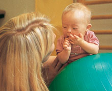 Physiotherapie mit einem Kleinkind