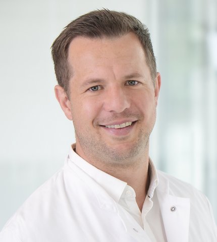 Dr. Oliver Loose 