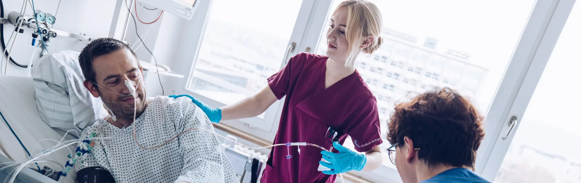 Pflegerinnen mit Patient