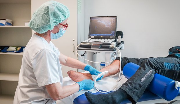 Sonografisch gesteuerte Nervenblockade in der Schmerzmedizin durch Tatiana Meireles