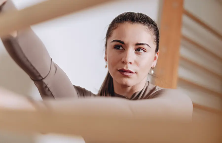 Amelie schaut nachdenklich