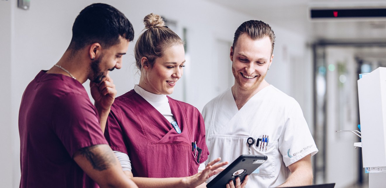 Drei Kolleg:innen im Gespräch