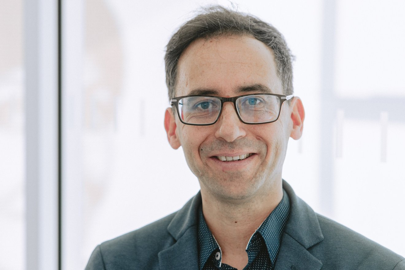 Dr. Dennis Gmehlin