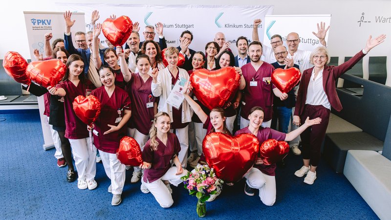 	 Das Team des Herzzentrums im Klinikum Stuttgart freut sich über die Auszeichnung "Deutschlands beliebteste Pflegeprofis" (Bild: Klinikum Stuttgart/ Tobias Grosser)