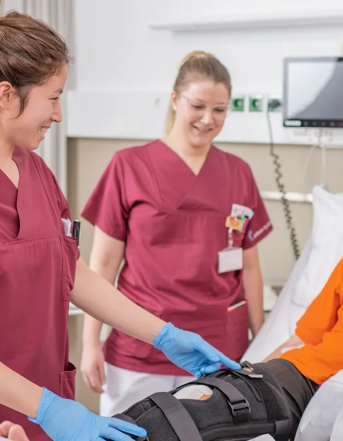 Pflegende am Patientenbett